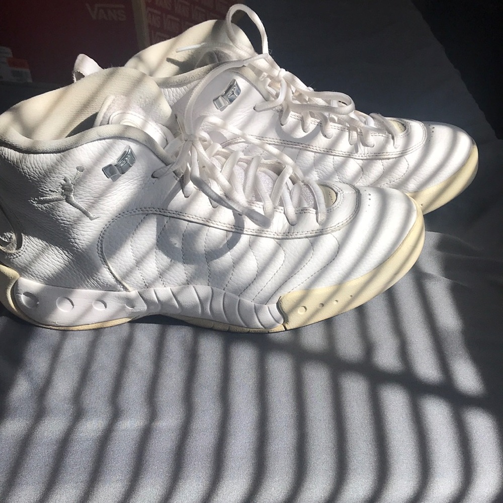 White Jordan Jumpman pro